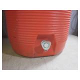 (EW6) 2 Rubbermaid 5-Gallon Beverag... (EW6) 2 Rubbermaid 5-Gallon Beverag...