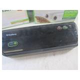 (D-2) FoodSaver Vacuum Sealer with ... (D-2) FoodSaver Vacuum Sealer with ...