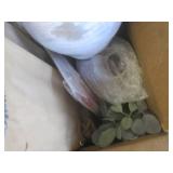 (D-4) Unsorted Box of Misc Decor... (D-4) Unsorted Box of Misc Decor...