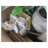 (D-4) Unsorted Box of Misc Decor... (D-4) Unsorted Box of Misc Decor...