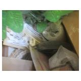 (D-4) Unsorted Box of Misc Decor... (D-4) Unsorted Box of Misc Decor...