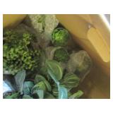 (G-1) Unsorted Box of Misc Decor ... (G-1) Unsorted Box of Misc Decor ...
