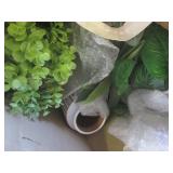 (G-1) Unsorted Box of Misc Decor ... (G-1) Unsorted Box of Misc Decor ...