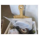 (FS) 2 Unsorted Boxes of Decor... (FS) 2 Unsorted Boxes of Decor...