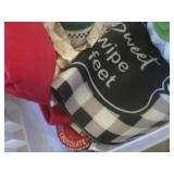 (G-1) Tote Full of Misc Decor... (G-1) Tote Full of Misc Decor...