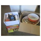 (EW5) 2 Boxes of Assorted Kitchen I... (EW5) 2 Boxes of Assorted Kitchen I...