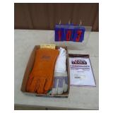 Flat of gloves & hankey