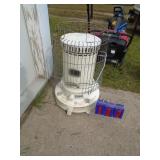Kerosene heater. Lightly used. Tested & works. As shown.