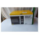 BELLA Compact-Sized 0.7 Cu. Ft. Countertop Microwave Oven - New