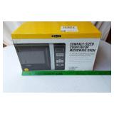BELLA Compact-Sized 0.7 Cu. Ft. Countertop Microwave Oven - New