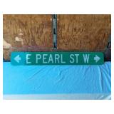 E Pearl St W Street Sign