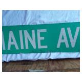 Maine Avenue Street Signs
