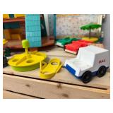 Vintage 1976 Fisher Price Little People Children’s Hospital – Working Elevator & Bell, With Lots of Accessories Vintage 1976 Fisher Price Little People Children’s Hospital – Working Elevator & Bell, With Lots of Accessories
