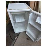 Whirlpool Dorm Sized Refrigerator (Works) Whirlpool Dorm Sized Refrigerator (Works)