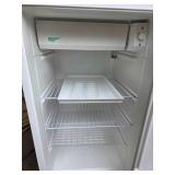 Whirlpool Dorm Sized Refrigerator (Works) Whirlpool Dorm Sized Refrigerator (Works)