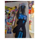 Kinco Ice Gloves & Pan Fish Lures/Tackle (UNUSED) Kinco Ice Gloves & Pan Fish Lures/Tackle (UNUSED)