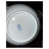 Herend Rothschild Bird China Dinnerware Set with Bird and Butterfly Design - Gold Rimmed Herend Rothschild Bird China Dinnerware Set with Bird and Butterfly Design - Gold Rimmed