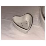 PILLIVUYT France Heart-Shaped White Porcelain Dish Drainers Set PILLIVUYT France Heart-Shaped White Porcelain Dish Drainers Set