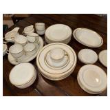 Elegant Fine China Dinnerware Set with Gold Trim - Multi-piece Collection Elegant Fine China Dinnerware Set with Gold Trim - Multi-piece Collection