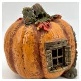 Halloween Cat Figurine and Pumpkin House Decorations