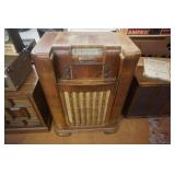 Philco Model 41-608 Vintage Record Player With Radio