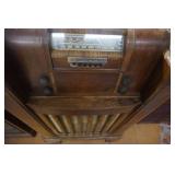 Philco Model 41-608 Vintage Record Player With Radio