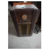 Silverstone Model 1448-1 Vintage Wood Console Clock Radio