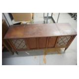 Zenith Vintage Wood Console Cabinet Record Player With Radio