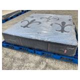 Stearns & Foster Lux Hybrid Medium Firm King Mattress - MSRP $4,379.00 - No Reserve!