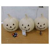 (3) Pumpkins (3) Pumpkins