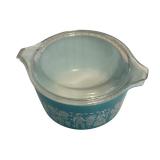 K - Vintage Pyrex 1 Quart Casserole Dish with Amish Print and Glass Lid