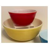 K - Set of 3 Vintage Pyrex Nesting Mixing Bowls Yellow Red Blue
