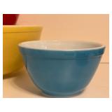K - Set of 3 Vintage Pyrex Nesting Mixing Bowls Yellow Red Blue