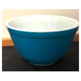 Set of 2 Vintage Pyrex Mixing Bowls
