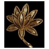 Set of 2 Avon Gold Tone Brooches Floral and Wreath Designs