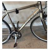 G - Trek 7.5 FX Hybrid Bicycle with Accessories