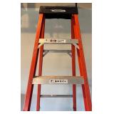 G - Werner 8 Foot Fiberglass Step Ladder FIA08 300 lb Capacity