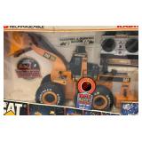 Vintage New Bright Cat Loader 916 1/20 Scale 9.6 Volt RC In Original Box Never Opened (BOx Is In Rough Shape)