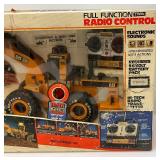 Vintage New Bright Cat Loader 916 1/20 Scale 9.6 Volt RC In Original Box Never Opened (BOx Is In Rough Shape)