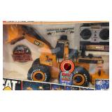 Vintage New Bright Cat Loader 916 1/20 Scale 9.6 Volt RC In Original Box Never Opened (BOx Is In Rough Shape)