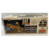 Vintage New Bright Cat Loader 916 1/20 Scale 9.6 Volt RC In Original Box Never Opened (BOx Is In Rough Shape)