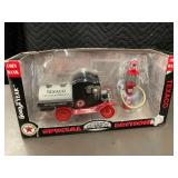 Texaco Gearbox Special Edition 1912 Ford Model T Coin Bank Set 1:25 Scale Texaco Gearbox Special Edition 1912 Ford Model T Coin Bank Set 1:25 Scale