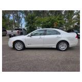 2010 MERCURY MILAN HYBRID *No Accidents* (NO RESERVE)