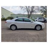 2010 MERCURY MILAN HYBRID *No Accidents* (NO RESERVE)