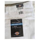 NEW DICKIES RELAXED FIT UTILITY SHORTS (SZ. 40 W/ 11” SEAM) NEW DICKIES RELAXED FIT UTILITY SHORTS (SZ. 40 W/ 11” SEAM)