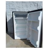 MIDEA REFRIGERATOR 3.3 CU. FT. MIDEA REFRIGERATOR 3.3 CU. FT.