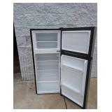 HISENSE COMPACT 2-DOOR FREEZER W/ FRIDGE HISENSE COMPACT 2-DOOR FREEZER W/ FRIDGE