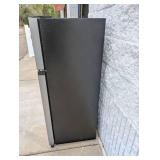 HISENSE COMPACT 2-DOOR FREEZER W/ FRIDGE HISENSE COMPACT 2-DOOR FREEZER W/ FRIDGE