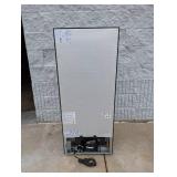 HISENSE COMPACT 2-DOOR FREEZER W/ FRIDGE HISENSE COMPACT 2-DOOR FREEZER W/ FRIDGE
