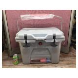 Everbilt 26 Qt High Performance Cooler - Nice Everbilt 26 Qt High Performance Cooler - Nice